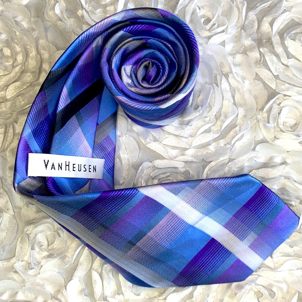 New Van Heusen silk tie
